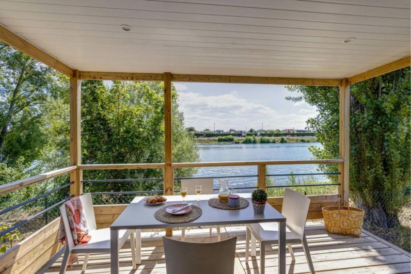 Cottage by the Seine 4p