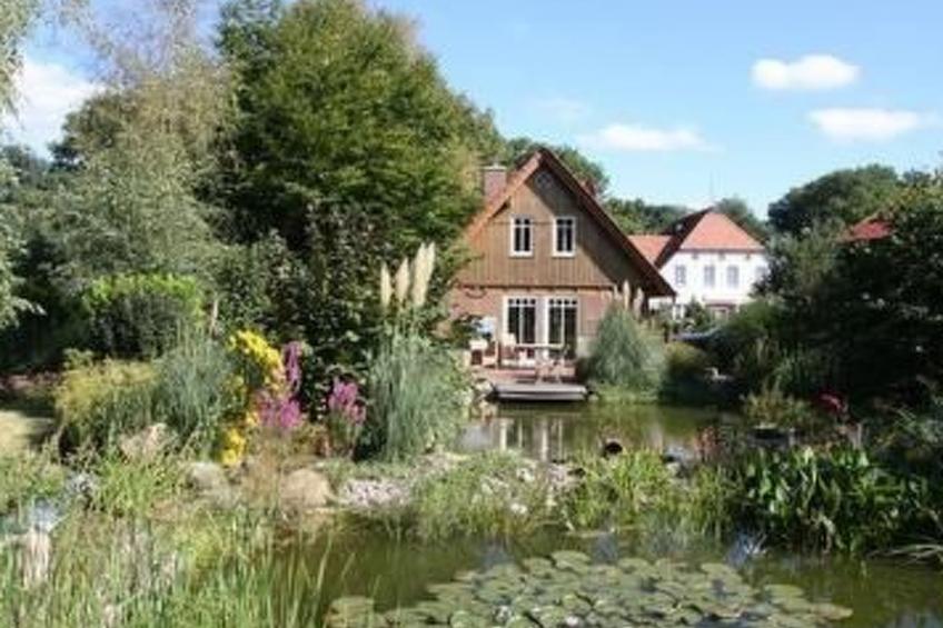 in Klein Meckelsen mit Garten