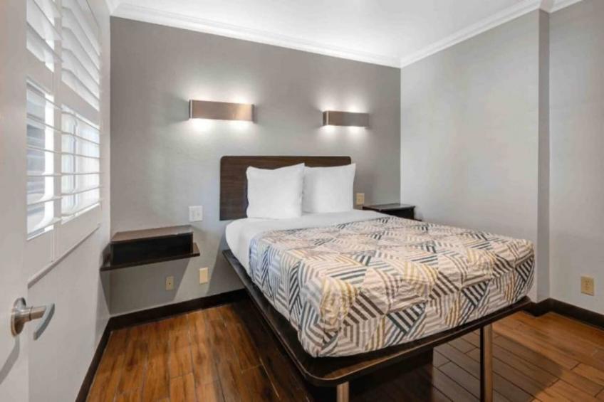 1 King Bed  Non-Smoking Micfridge - foto 10