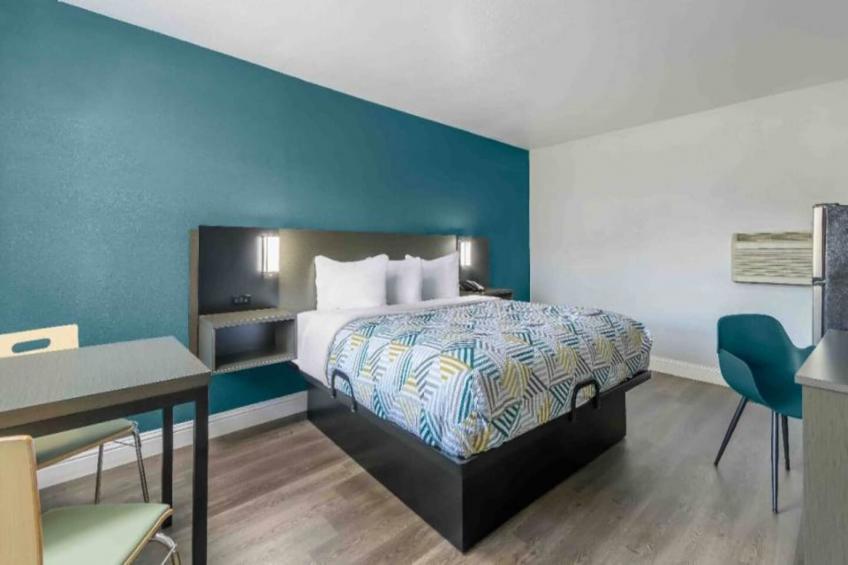 1 King Bed  Non-Smoking Micfridge - foto 14