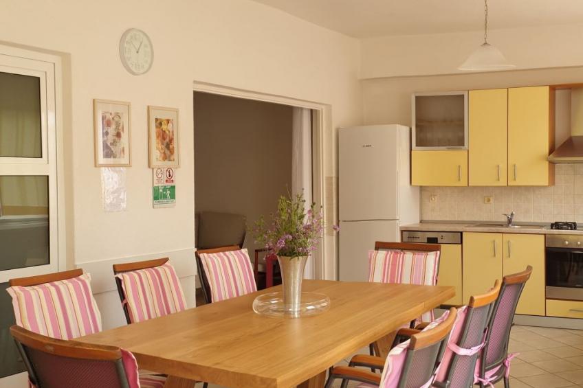 Großes, strandnahes Ferienhaus in Podglavica - foto 11