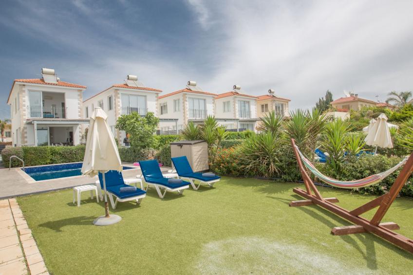 Moderne, geräumige Villa am Strand mit Pool - foto 9