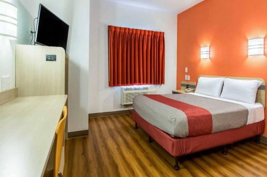 1 Queen Bed  Non-Smoking - foto 3