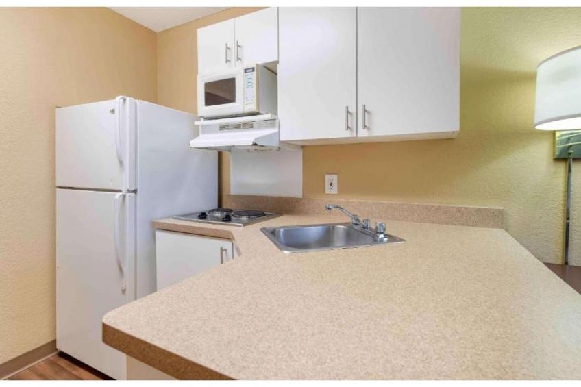 1 Queen Bed | Non-Smoking, Kitchen - foto 12