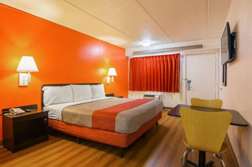 1 Full Bed  ADA/Tub - foto 17