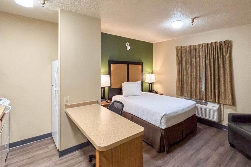 1 Queen Bed | Mob Acc Tub Ste Nsmk Sb Micfri - foto 6