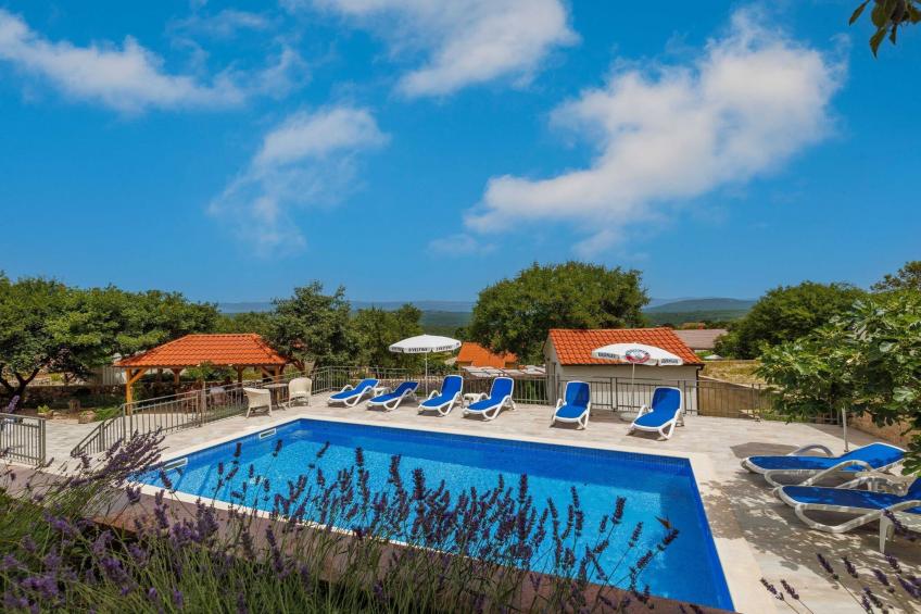 Wonderful Krk Island Stay: Shared Pool, Grill Patio, and Nearby Beaches - Double Room - foto 11