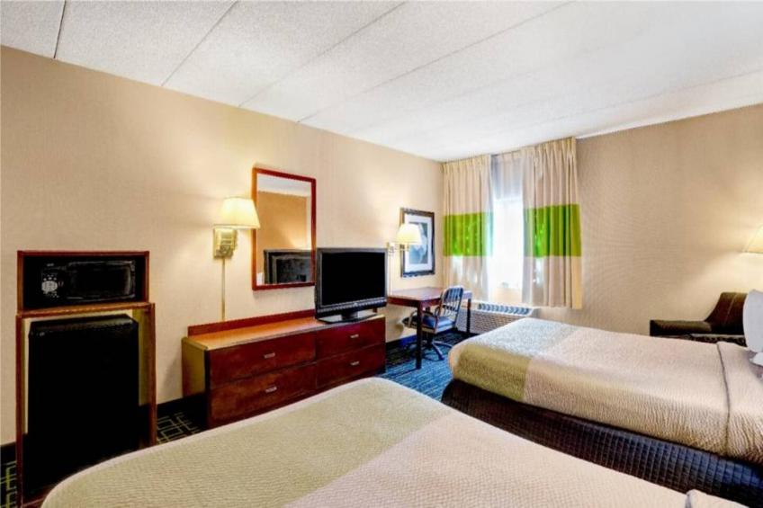 2 FULL BEDS  HEARING ACCESSIBLE NSMK - foto 21