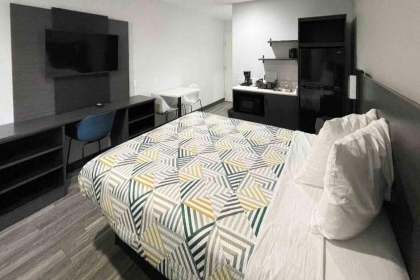1 King Bed  Smoking Micfridge - foto 20