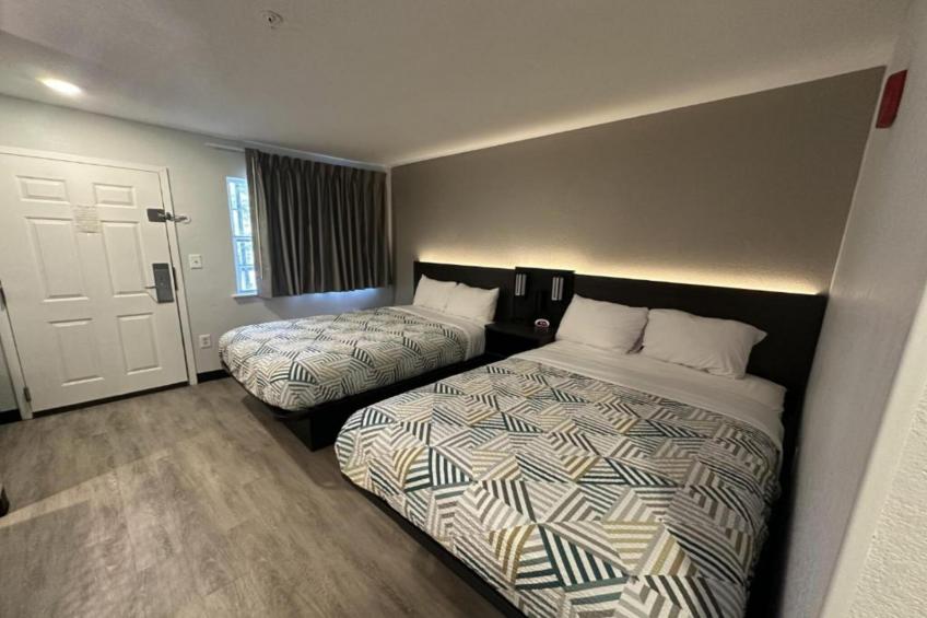 2 Queen Beds  Non-Smoking Kitchen - foto 15