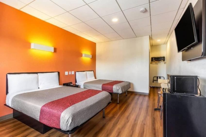 3 Full Beds  Non-Smoking - foto 10