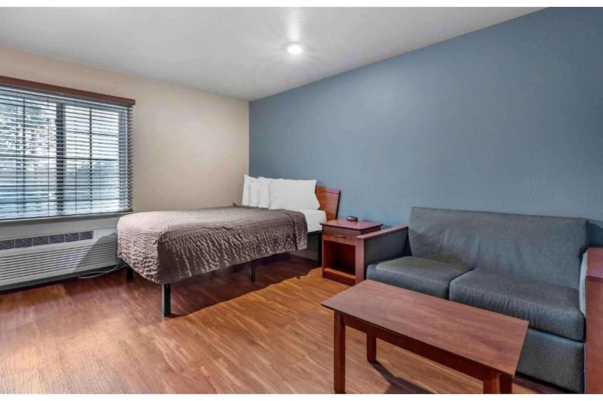 1 Full Bed | Non-Smoking, Kitchen - foto 17