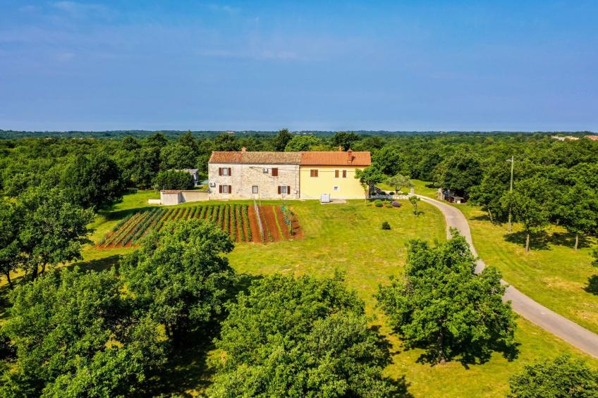 Schönes Haus mit großer grüner Umgebung, Pool - foto 46
