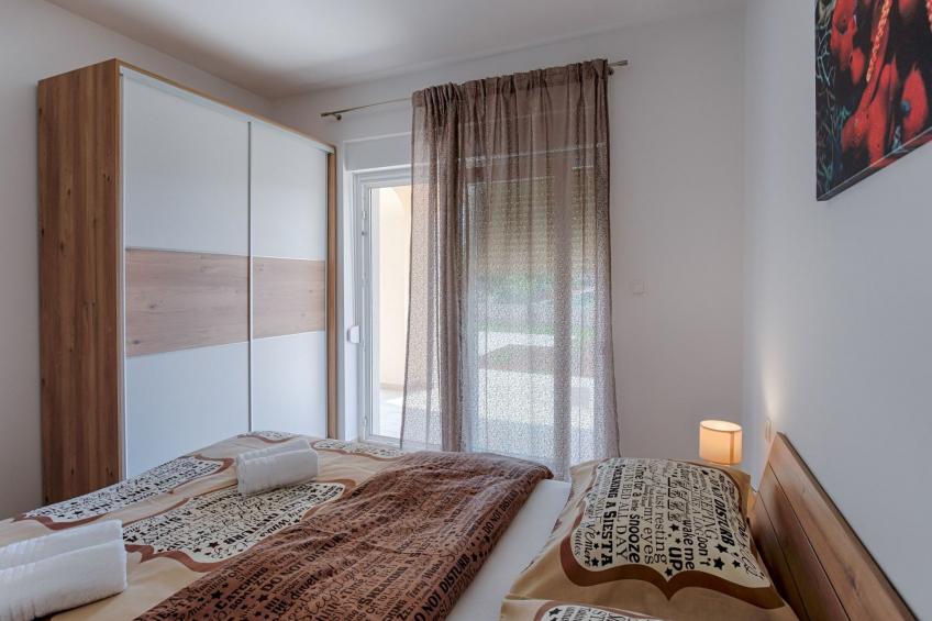 Haus in Pinezići mit privatem Pool - foto 34