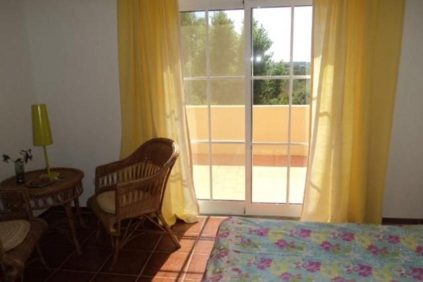 mit Balkon, Terrasse und Außenpool - foto 8