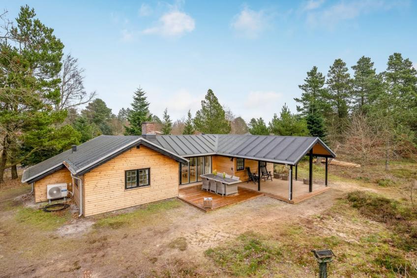 "Anu" - 2km to the fjord