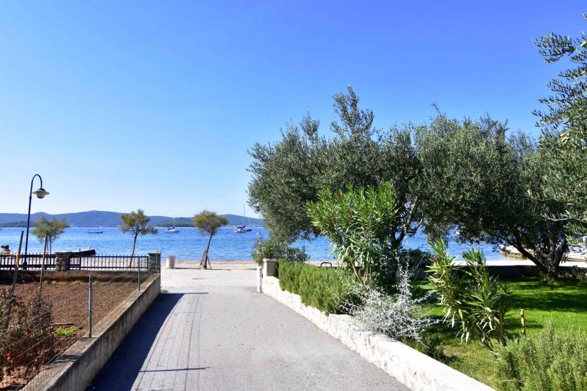 Ferienwohnung für Paare mit Terrasse und gemeinsamem Garten, nur wenige Schritte vom Strand entfernt - BF-8X78K - foto 29