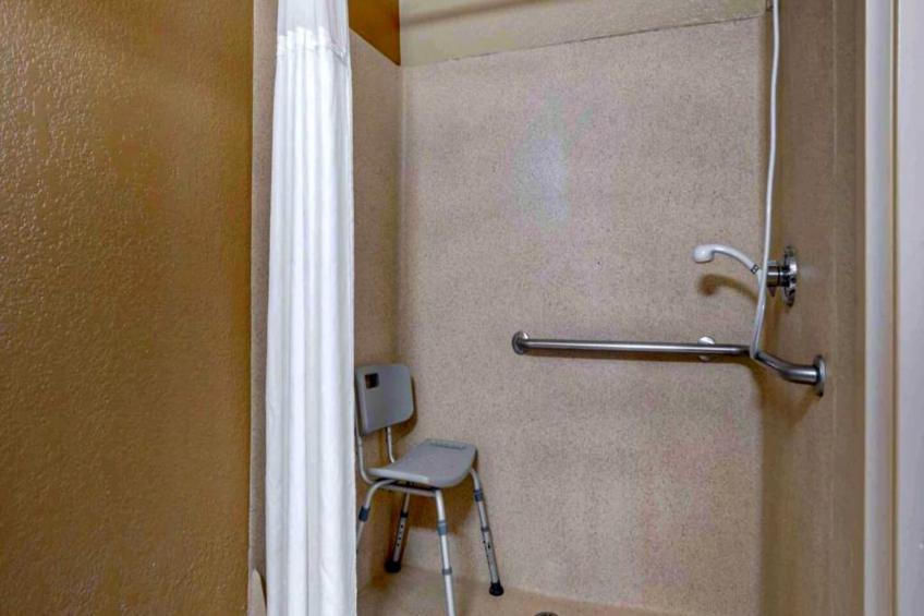 1 Queen Bed | Mobil Access Tub Nsmk Kitchen - foto 21