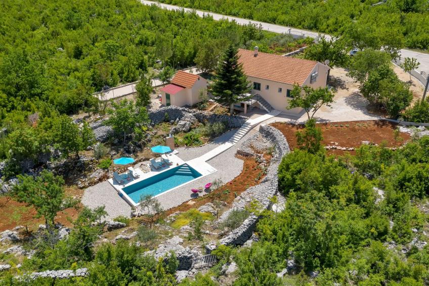 in Rašćane mit Beheiztem Pool - foto 12