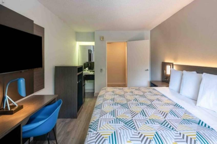 1 King Bed  Mobility Accessible Tub Nsmk - foto 20