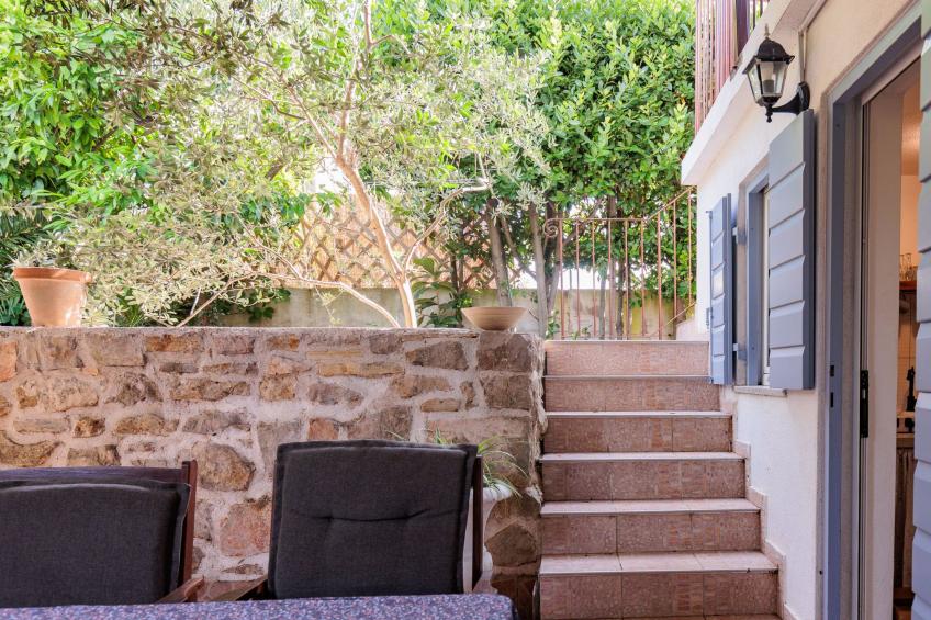 Traditionelles Steinhaus am Meer in Preko - foto 27