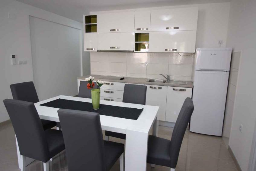 Holiday apartment with modern furniture and pool, free wi-fi, air conditioning and parking - BF-W6BB - foto 8