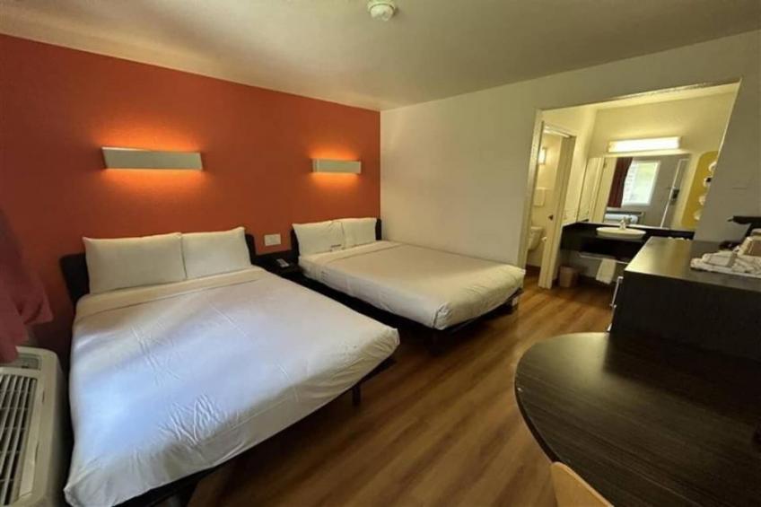 2 Full Beds  Suite Non-Smoking Micfridge - foto 17