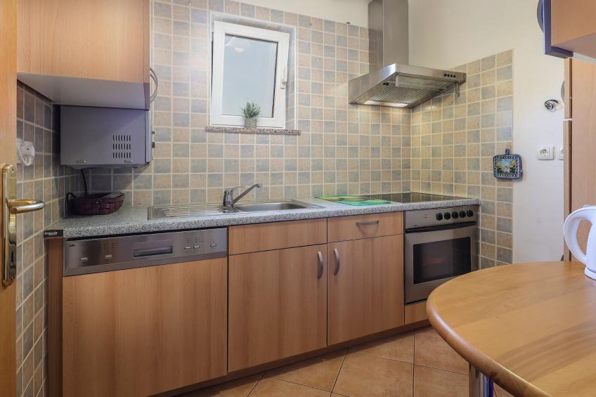 Peaceful Nature Retreat Near Krk Town with BBQ and Parking - Standard Two Bedroom Apartment - foto 3