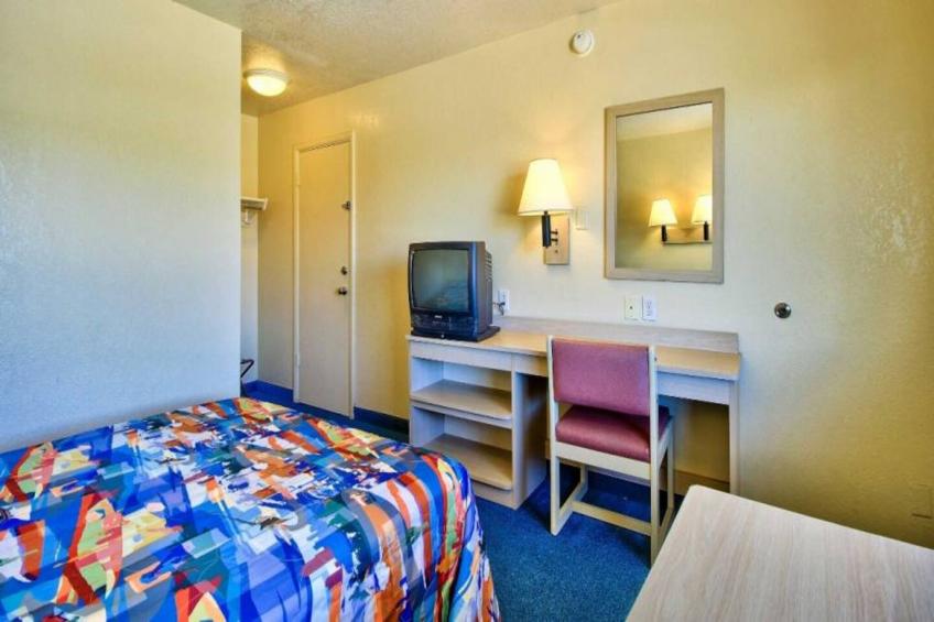 1 QUEEN BED  NON-SMOKING - foto 6