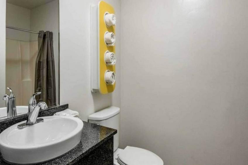 1 QUEEN BED  KITCHEN NON-SMOKING - foto 23