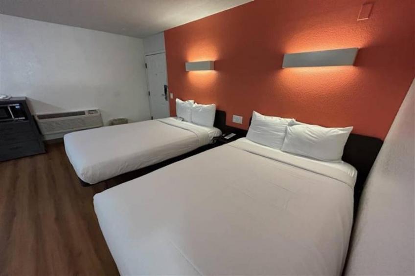 2 Queen Beds  Suite Non-Smoking Micfridge - foto 7