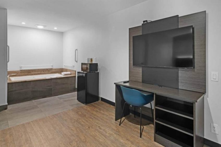 1 King Bed  Non-Smoking Micfridge - foto 43