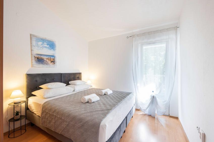 Spacious Prgomet Retreat with Private Pool, Fitness Centre, and Garden - Three Bedroom Villa - foto 11