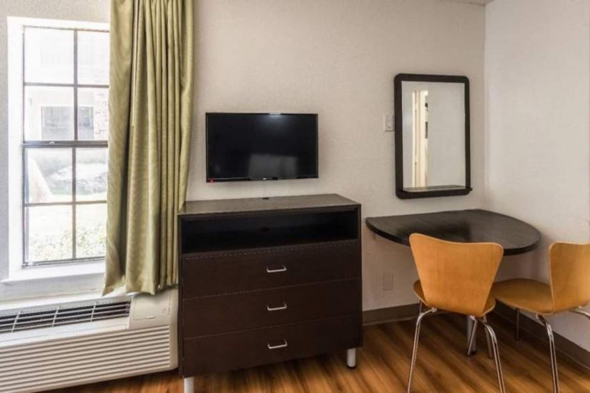 1 King Bed  Suite Smoking Sofa-Bed - foto 8