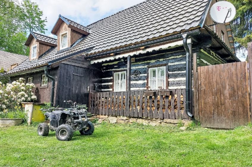 Roubenka u potoka - foto 13