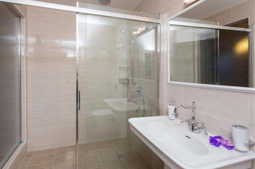 Villa Falcon Rook - Four-Bedroom Villa with Terrace and Swimming Pool - foto 11