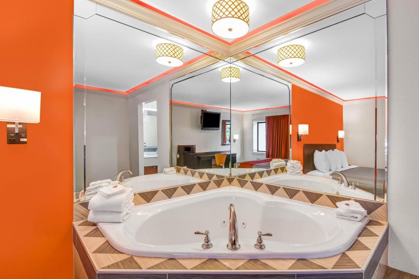 1 King Bed  Non-Smoking Hot Tub - foto 14