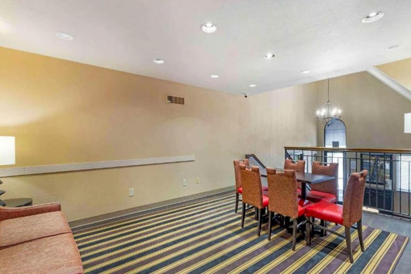 2 Queen Beds | Non-Smoking, Kitchen - foto 24