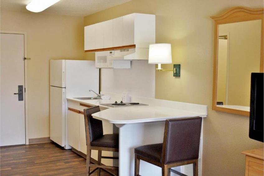 2 Queen Beds  Non-Smoking Kitchen - foto 9