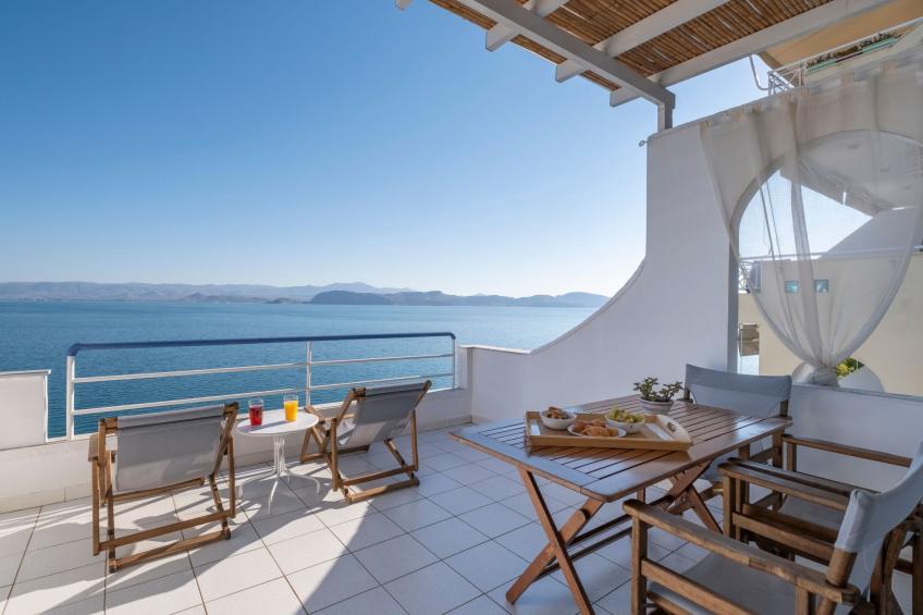 Schöne Ferienwohnung mit Meerblick in Kiveri