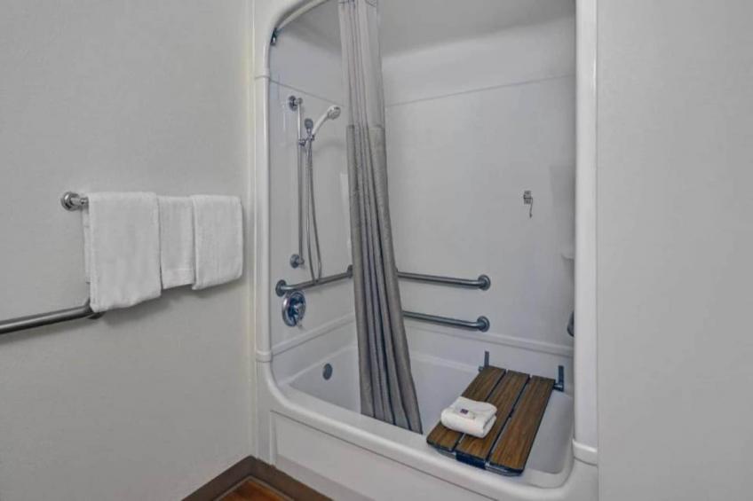 1 Full Bed  ADA/Tub - foto 21