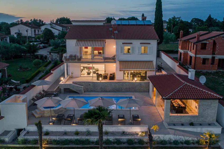 Villa with private pool - BF-M2NZY