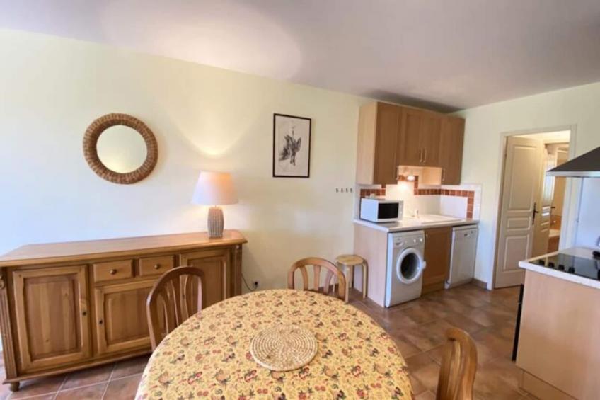 04b5 : Beau Studio Dans Un Mas Provençal - Piscine - foto 8