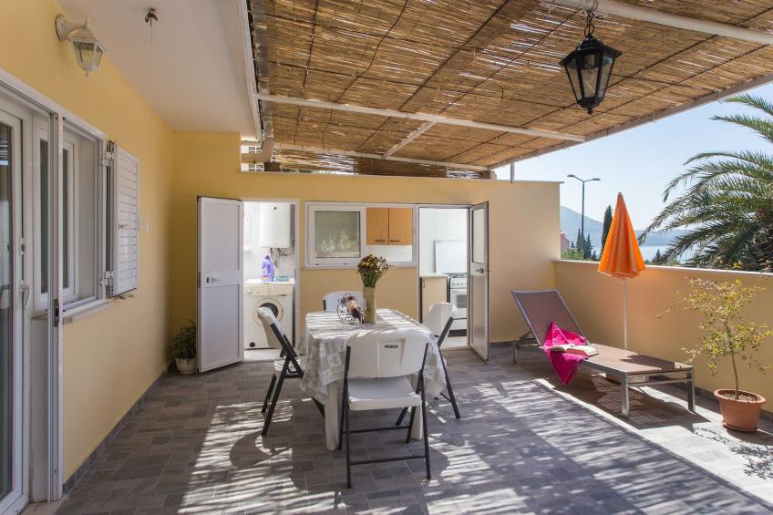 Apartments Djurkovic - Two-Bedroom Apartment with Shared Terrace and Sea View