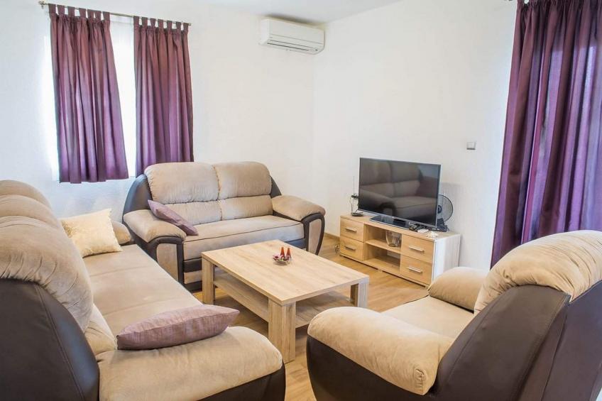 Holiday Home J&D No.2-Nine Bedroom House with Pool - foto 2