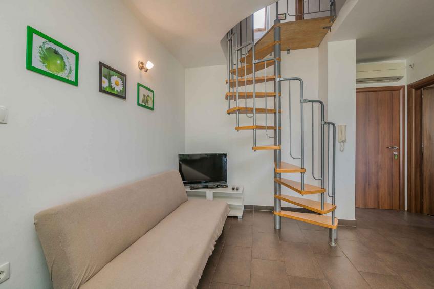 Vakantiewoning in het centrum van Njivice - BF-RR6CY - foto 8