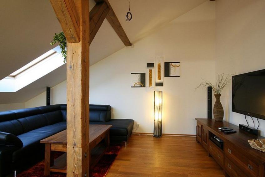 Luxuriöse Altbau-Dachgeschosswohnung in Prag - foto 4