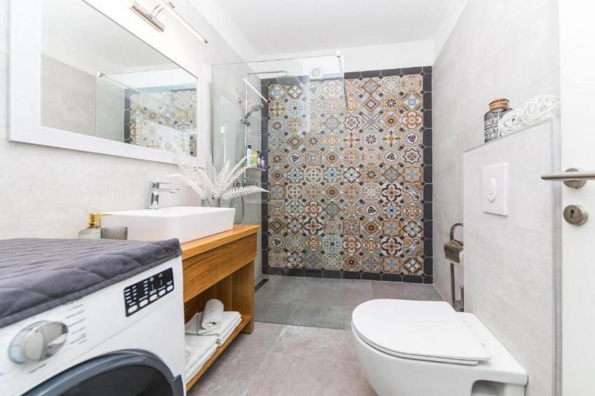 Charming Villa with Outdoor Pool, BBQ, and Sun Deck in Tranquil Kaštela Area - Five bedroom Villa - foto 20