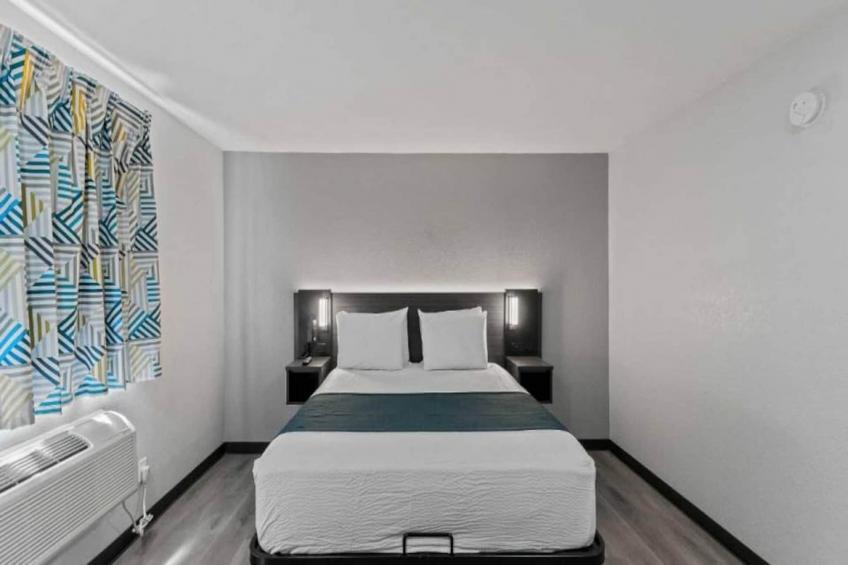 1 Queen Bed  Suite Non-Smoking Sofa-Bed - foto 2