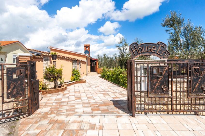 Haus im Industriestil Eni mit privatem Parkplatz